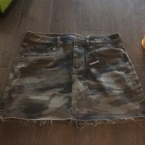 Camo skirt with raw hem